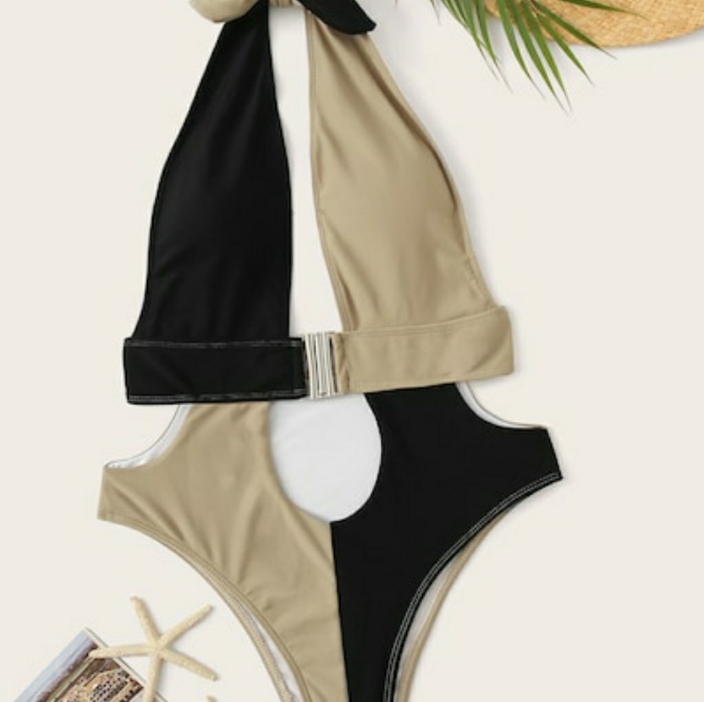 🍍NWT One Piece Halter Monokini🍍